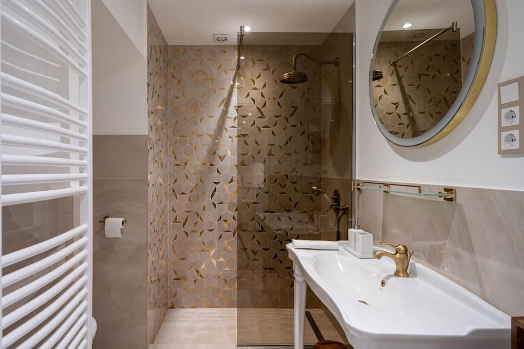 Orangehomes Luxury Apartment Next To Gellert Hill Budapest Eksteriør billede